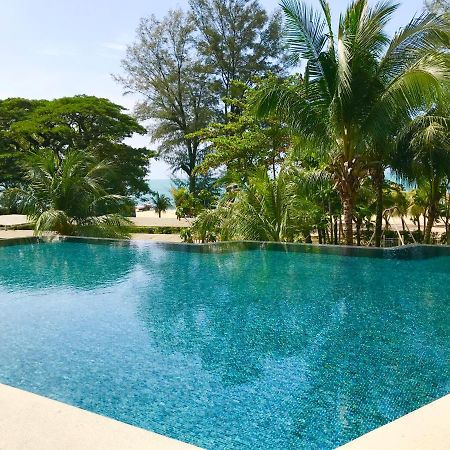By The Beach - Luxury 2 Bedrooms Family Suite Batu Feringgi Exteriör bild